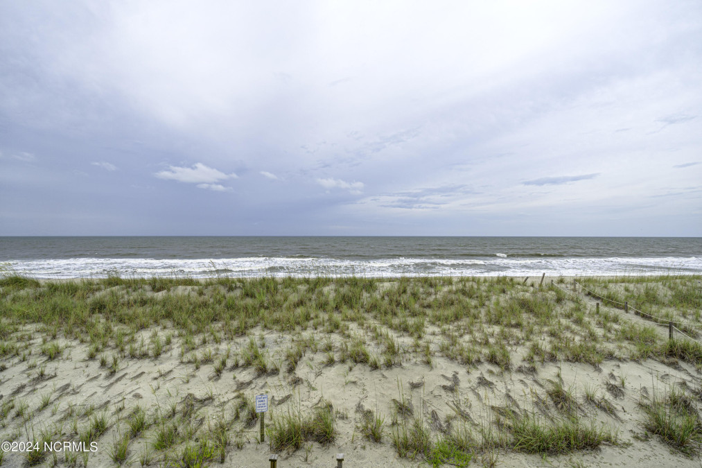 309 Beach Dr Oak Island, NC 28465