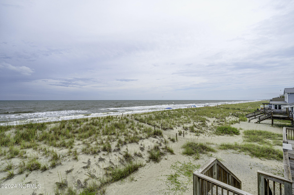 309 Beach Dr Oak Island, NC 28465