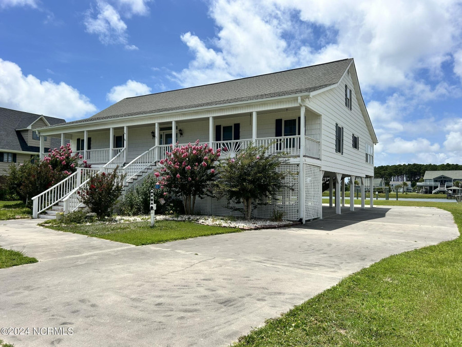 216 Straits Dr Beaufort, NC 28516