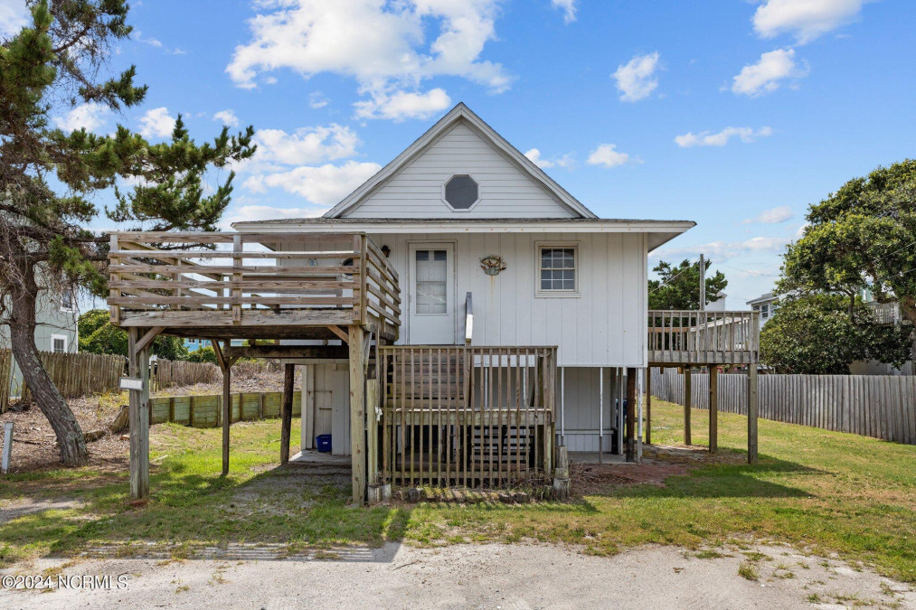 104 Freeman Ln Atlantic Beach, NC 28512