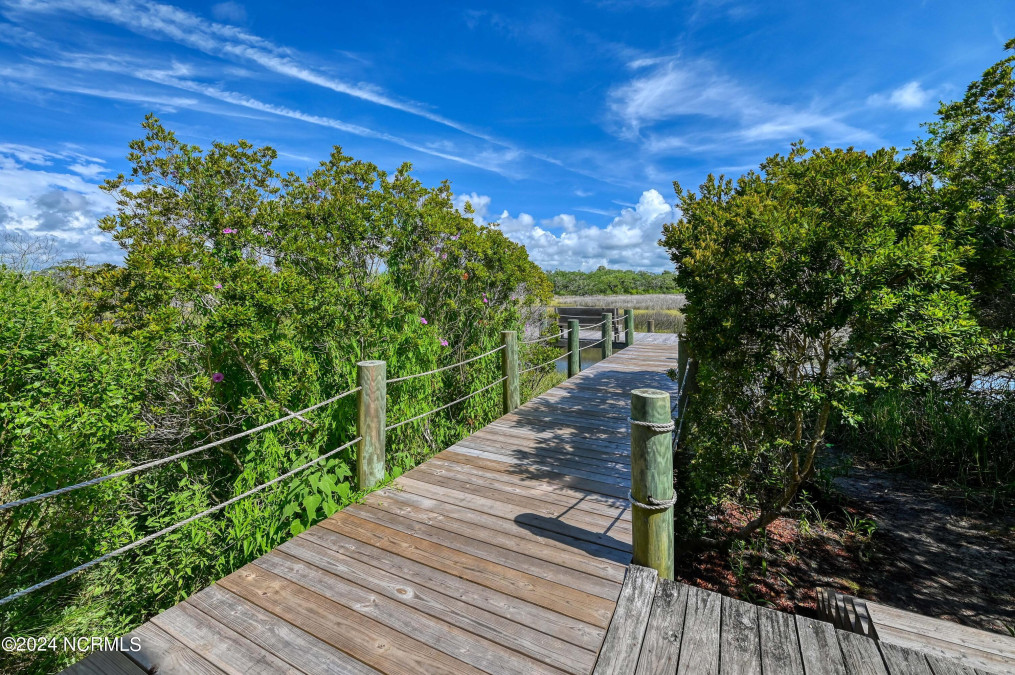 204 D Mandalay Ct Surf City, NC 28445