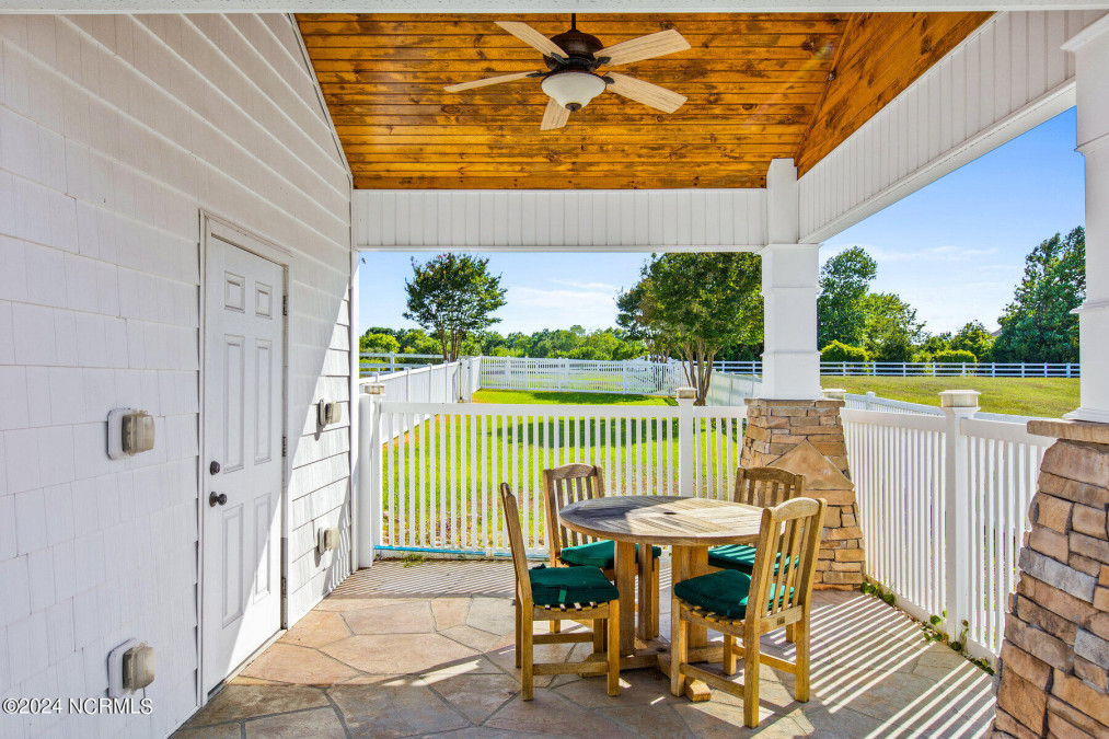 2885 Sloop Point Loop Rd Hampstead, NC 28443