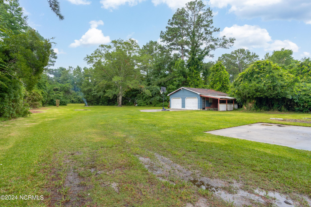 244 Old 30 Rd Jacksonville, NC 28546