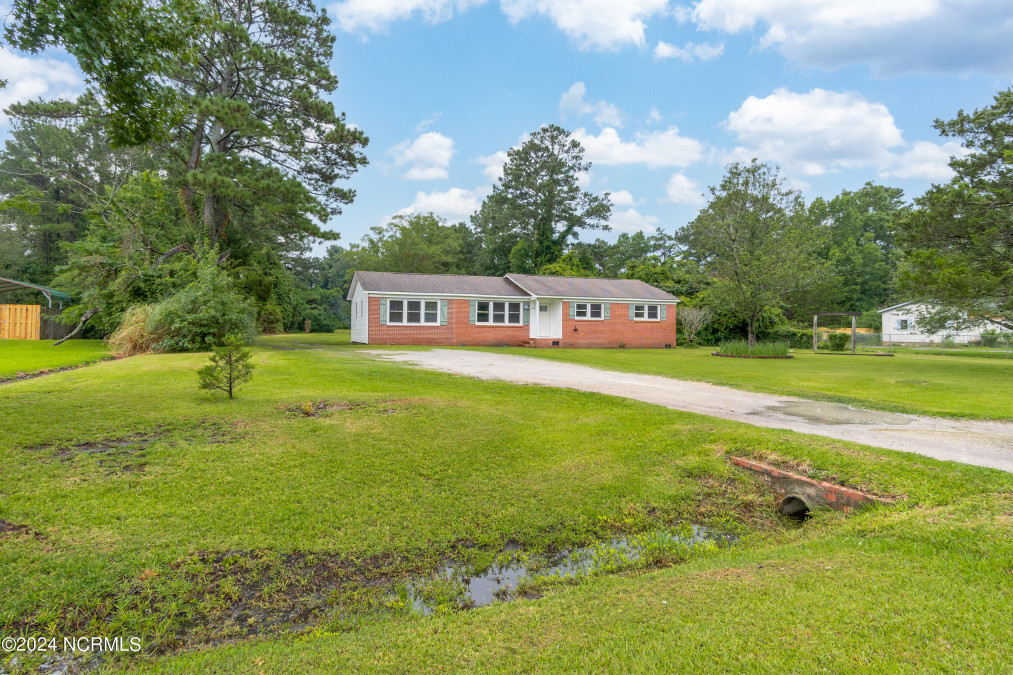 244 Old 30 Rd Jacksonville, NC 28546