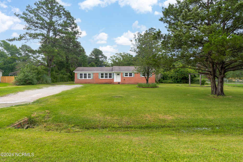 244 Old 30 Rd Jacksonville, NC 28546