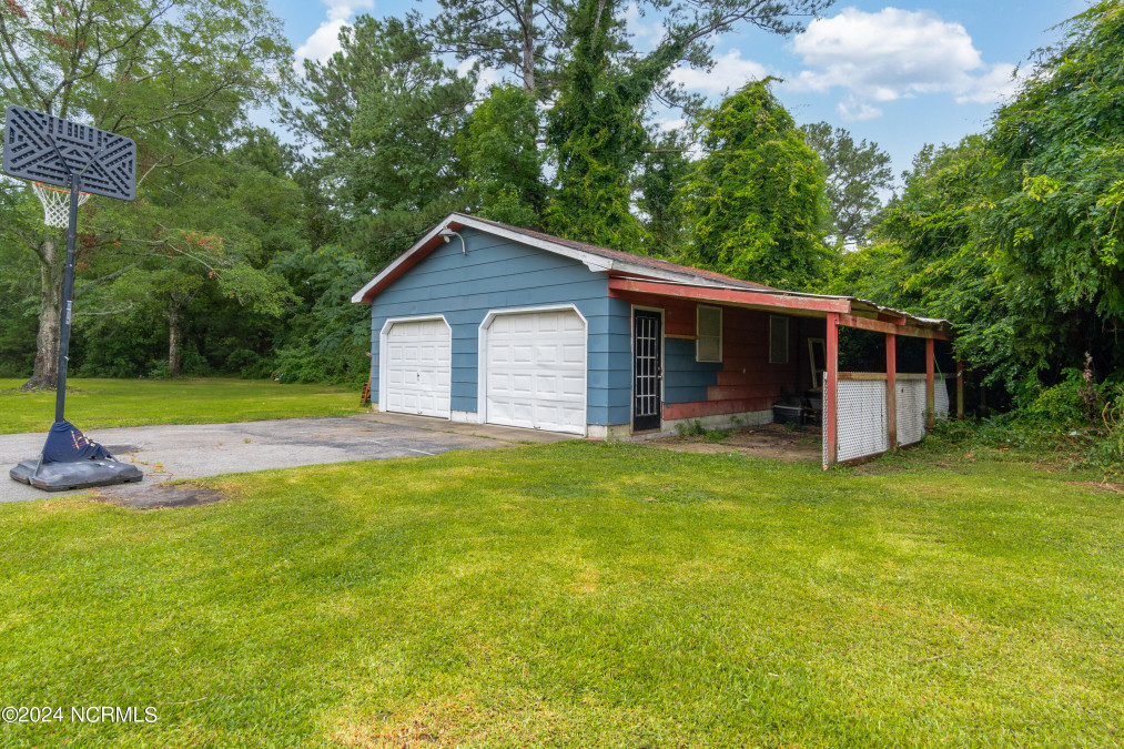 244 Old 30 Rd Jacksonville, NC 28546