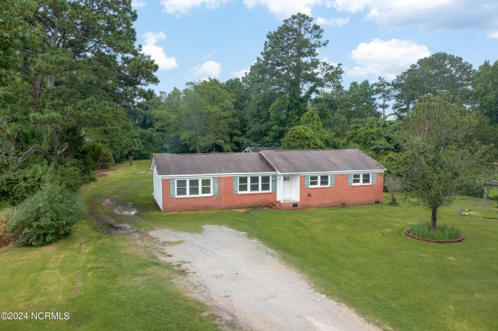 244 Old 30 Rd Jacksonville, NC 28546