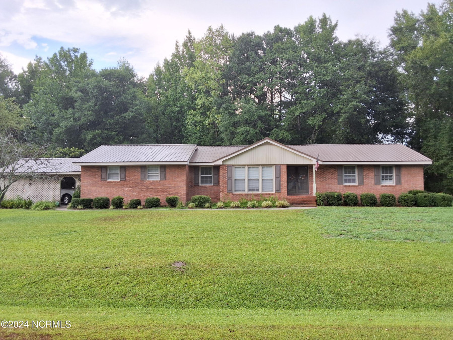 178 Pineland Woods Dr Whiteville, NC 28472