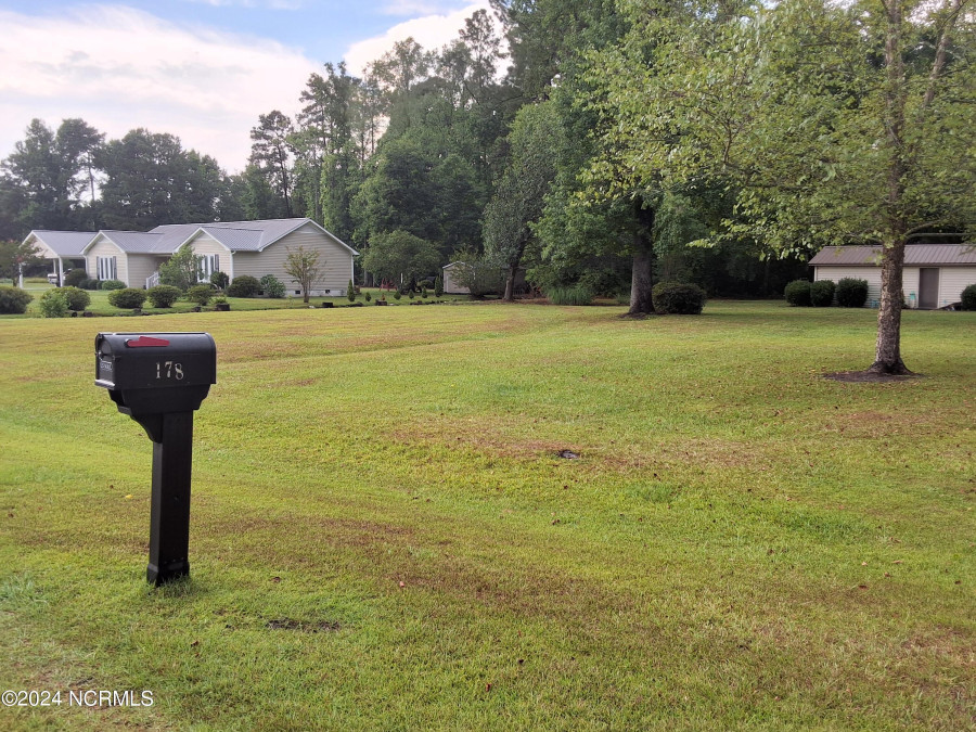 178 Pineland Woods Dr Whiteville, NC 28472