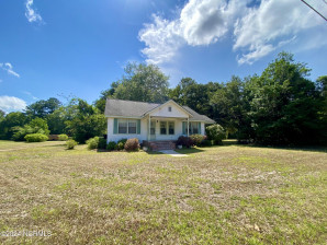 6442 Nc 306 Hwy S Arapahoe, NC 28510