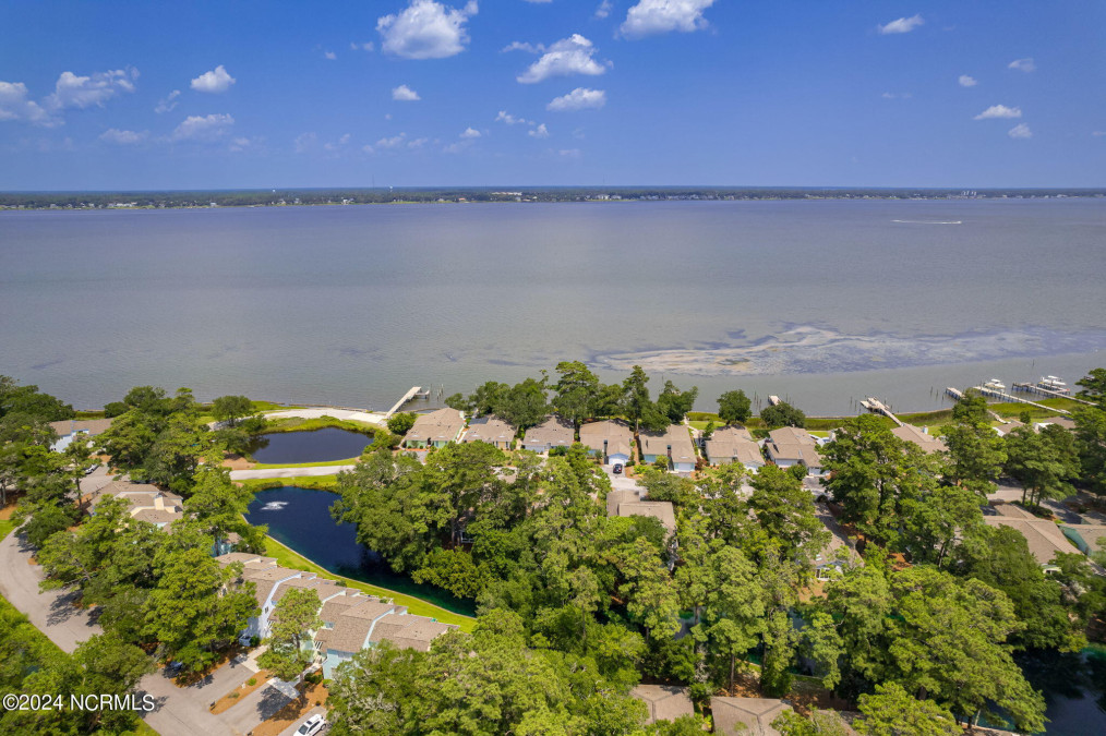 117 Mcginnis Dr Pine Knoll Shores, NC 28512