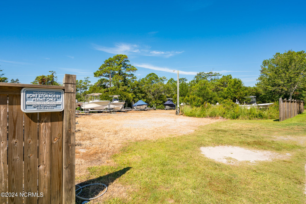 117 Mcginnis Dr Pine Knoll Shores, NC 28512