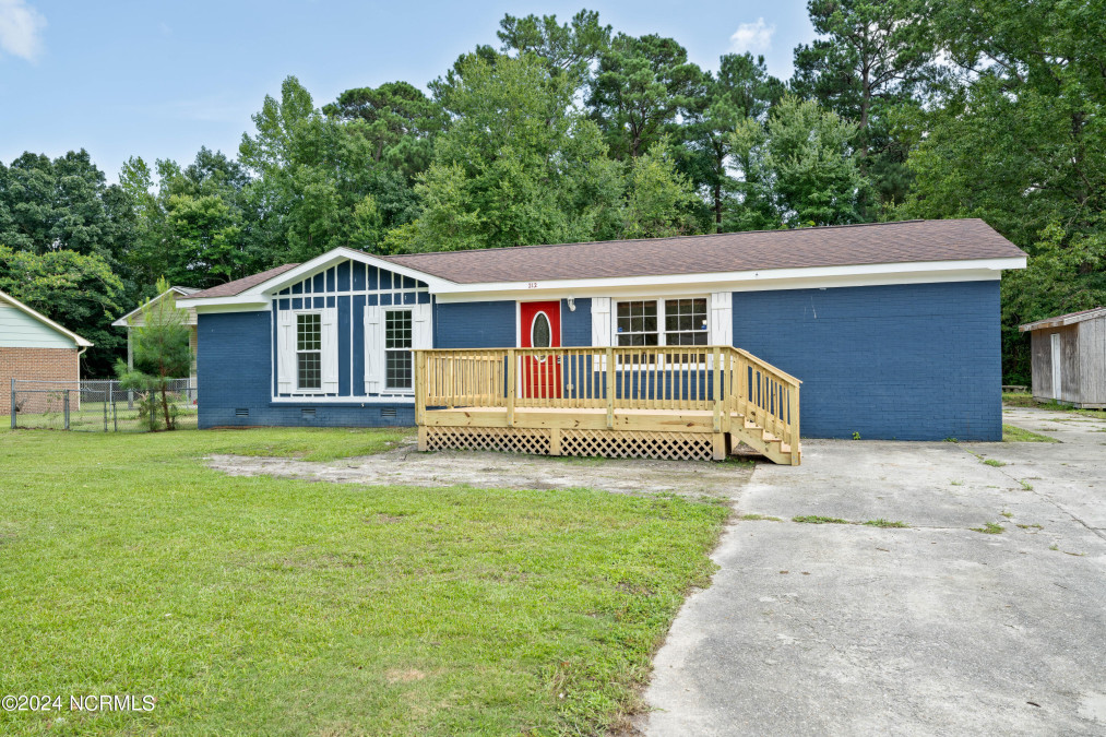 212 Country Rd Jacksonville, NC 28546