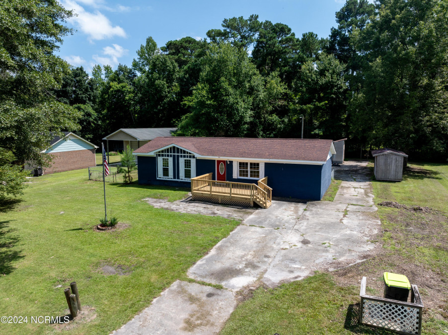 212 Country Rd Jacksonville, NC 28546