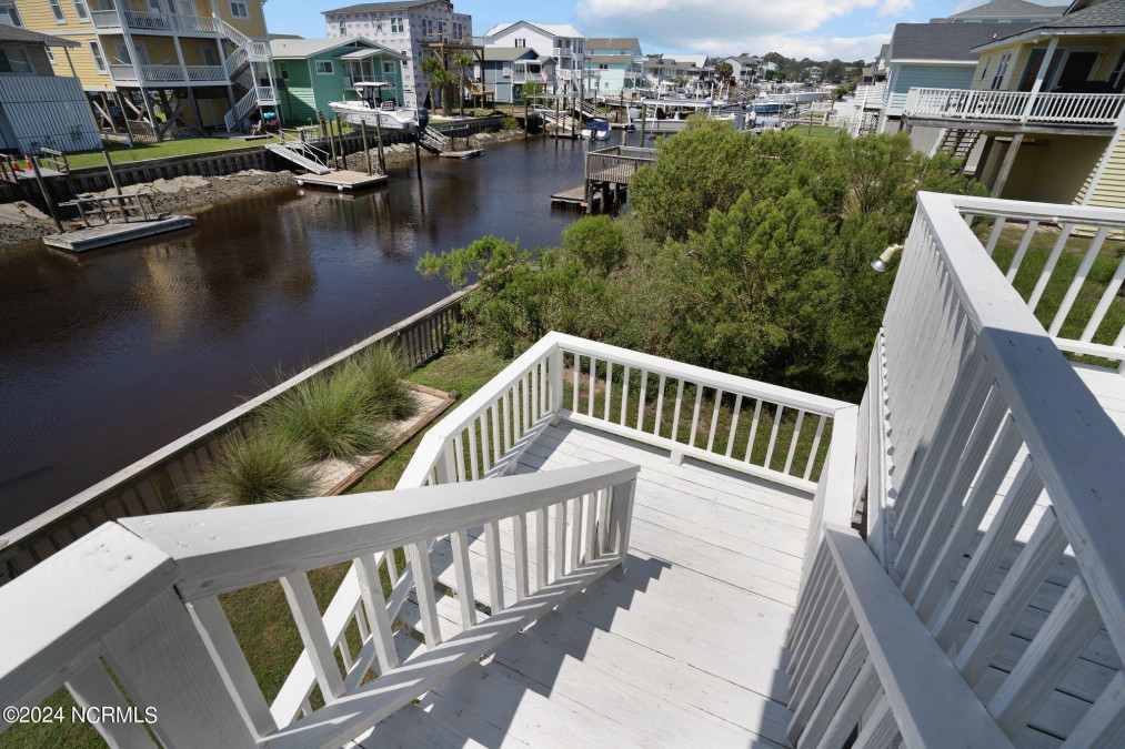 107 Lions Paw Dr Holden Beach, NC 28462