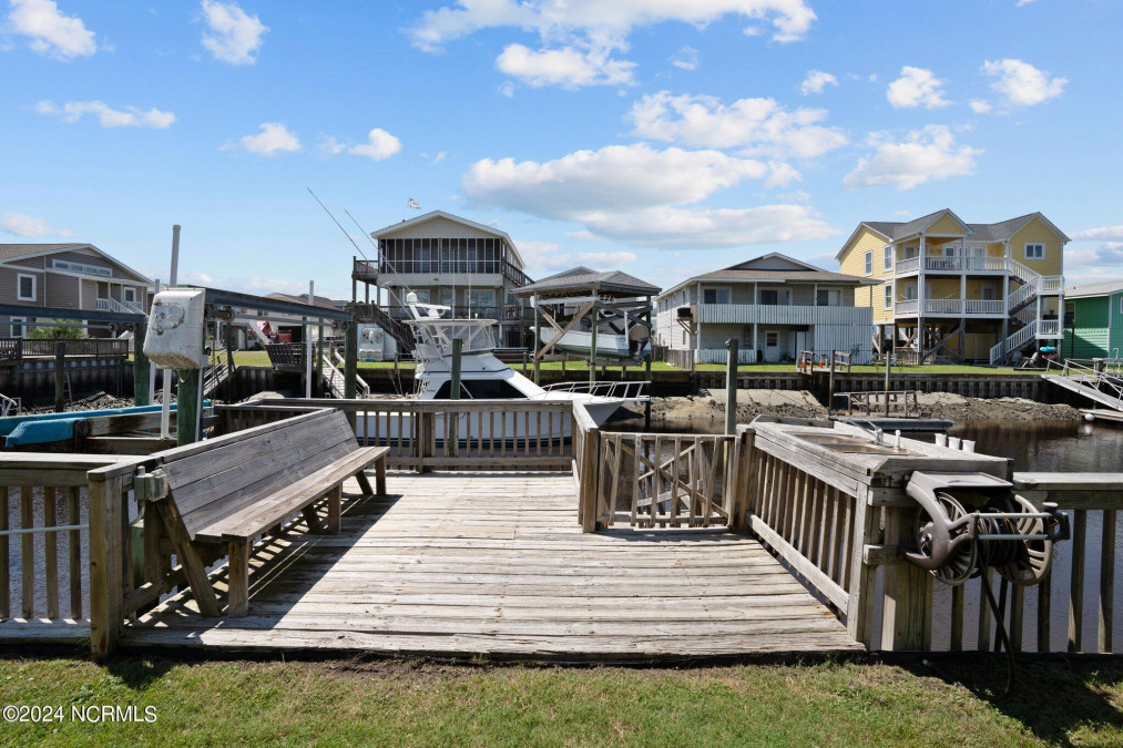 107 Lions Paw Dr Holden Beach, NC 28462