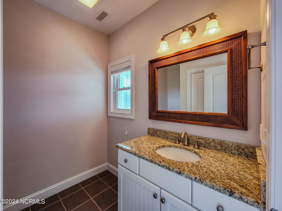 3539 Island Dr North Topsail Beach, NC 28460