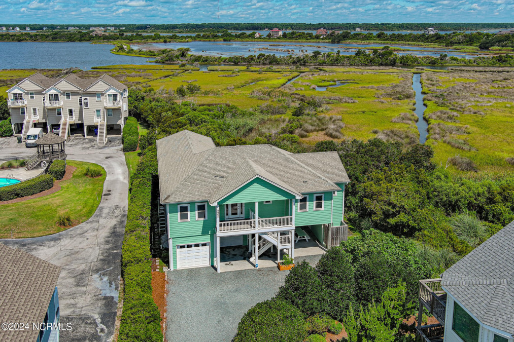 3539 Island Dr North Topsail Beach, NC 28460