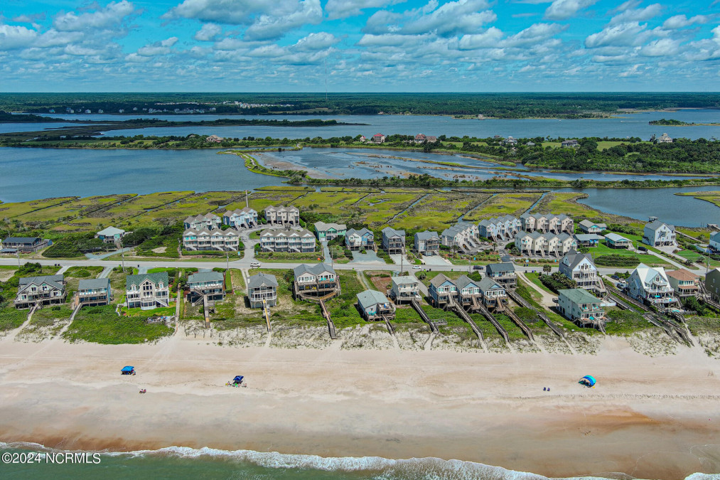 3539 Island Dr North Topsail Beach, NC 28460