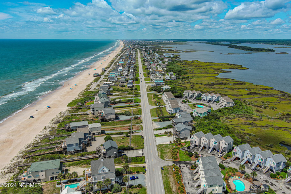 3539 Island Dr North Topsail Beach, NC 28460