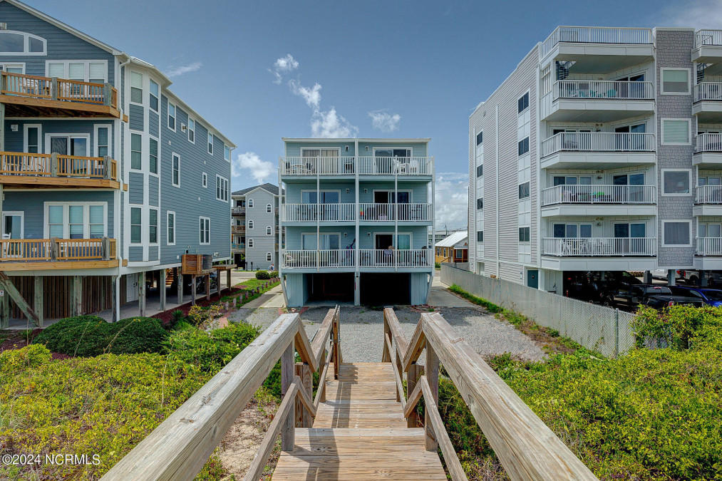 209 Carolina Beach Ave Carolina Beach, NC 28428