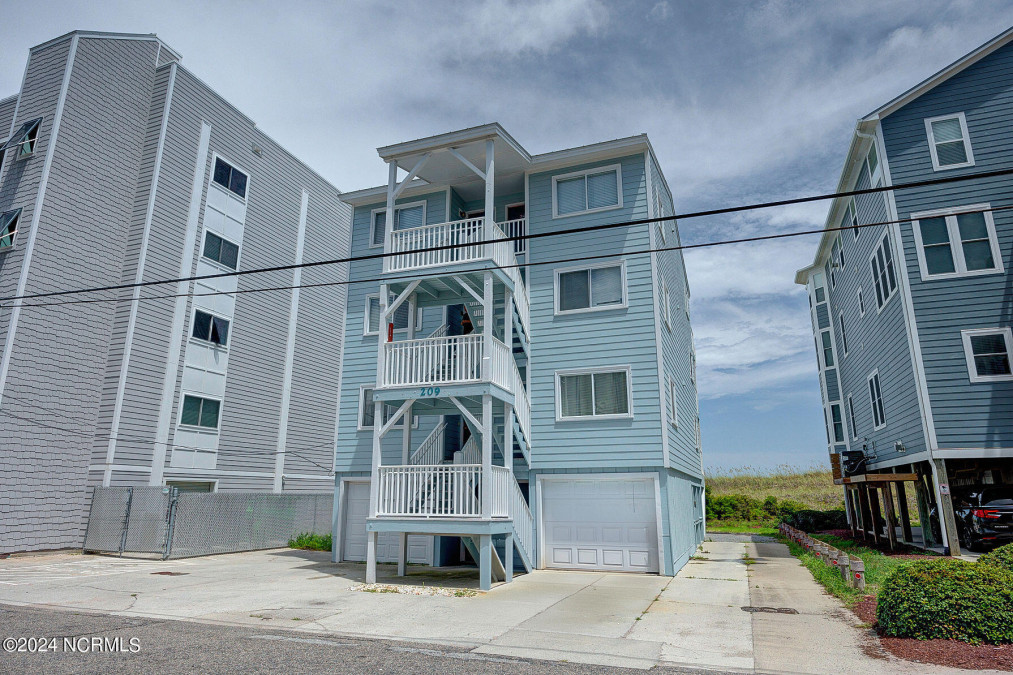 209 Carolina Beach Ave Carolina Beach, NC 28428