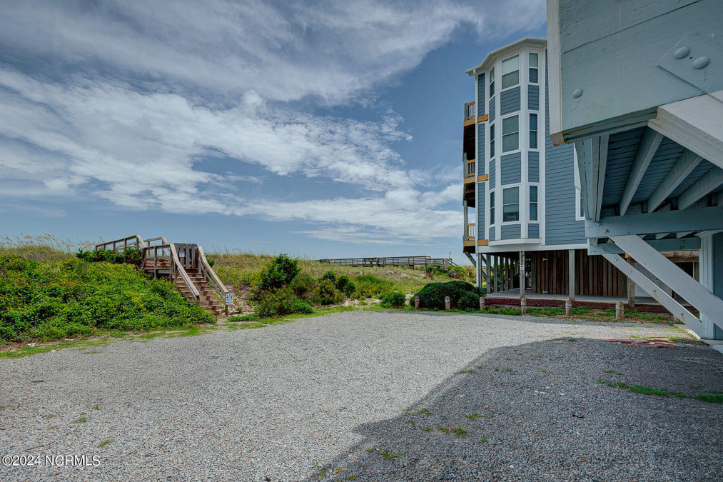 209 Carolina Beach Ave Carolina Beach, NC 28428