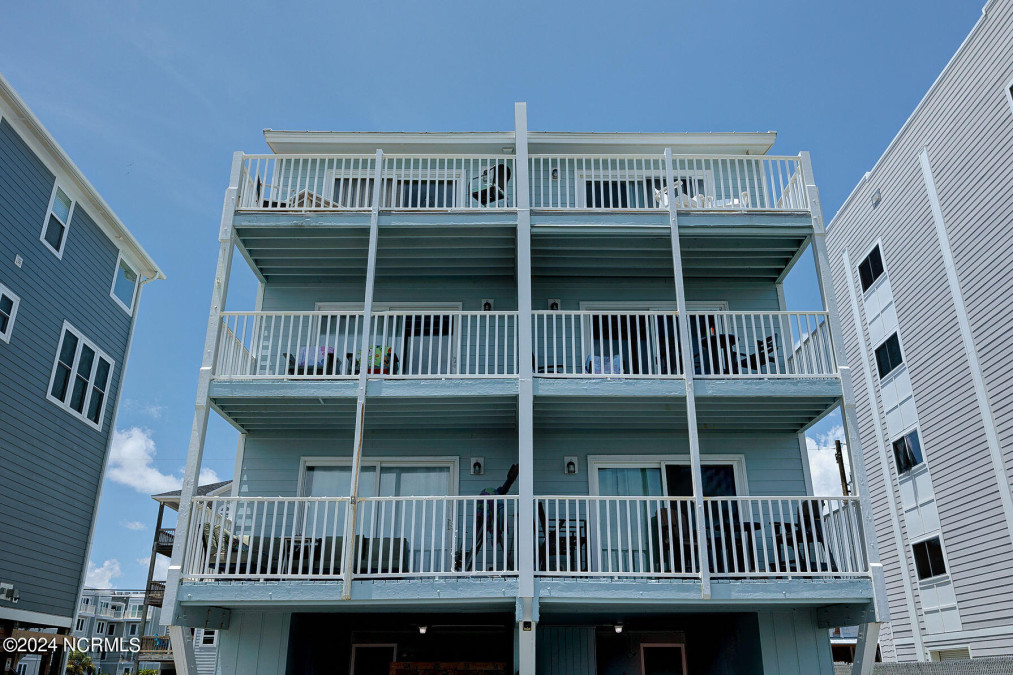 209 Carolina Beach Ave Carolina Beach, NC 28428