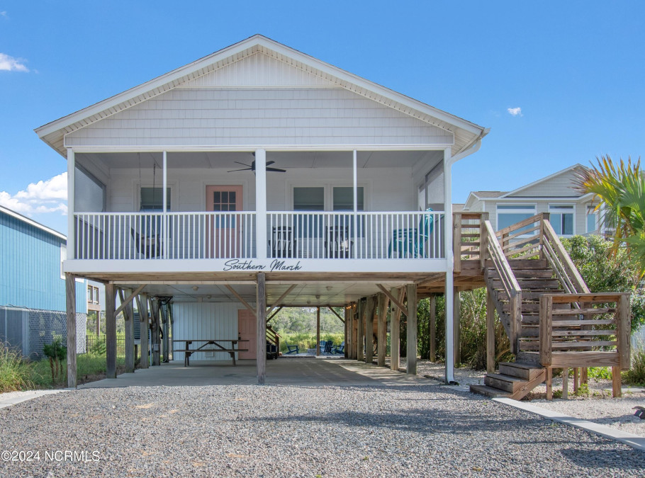 1012 Pelican Dr Oak Island, NC 28465