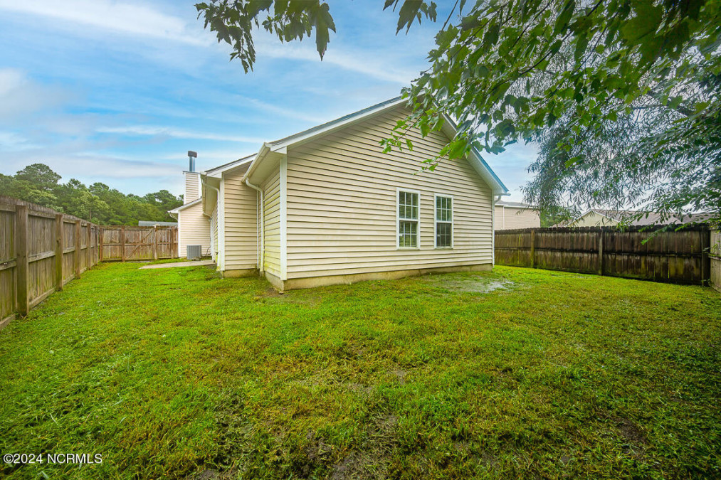 206 Jasmine Ln Jacksonville, NC 28546