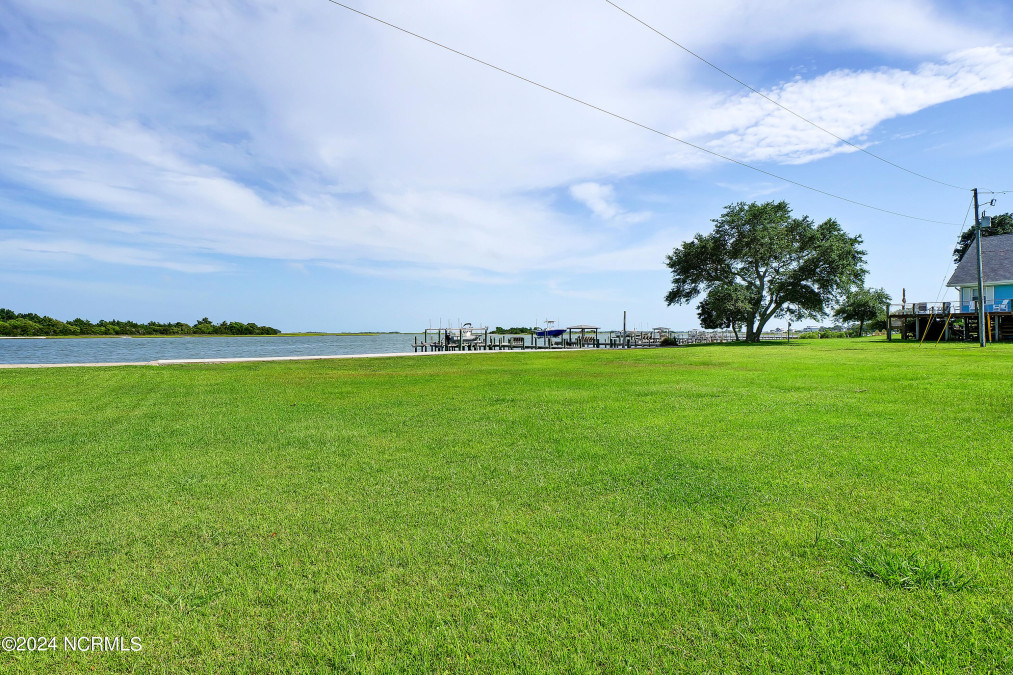 606 Barbour Point Rd Swansboro, NC 28584