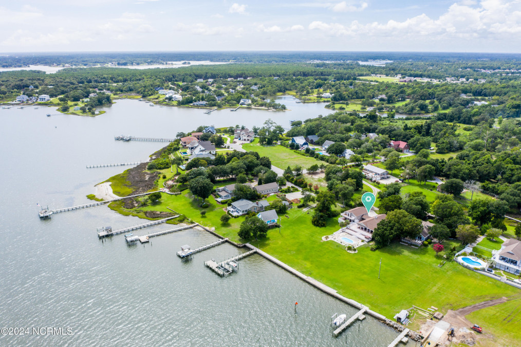 606 Barbour Point Rd Swansboro, NC 28584