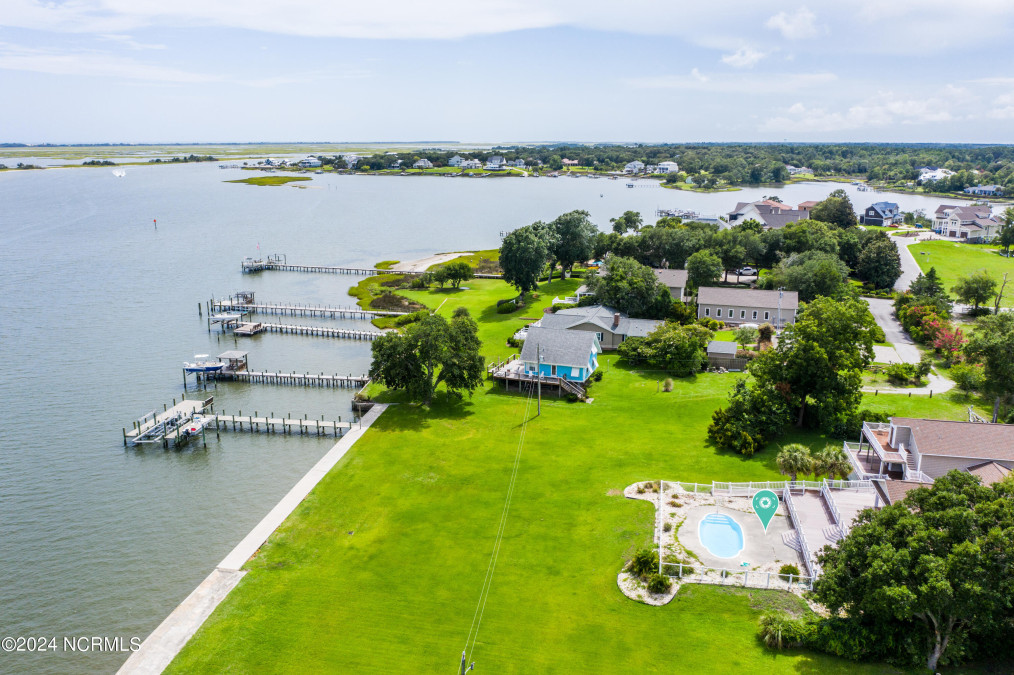 606 Barbour Point Rd Swansboro, NC 28584