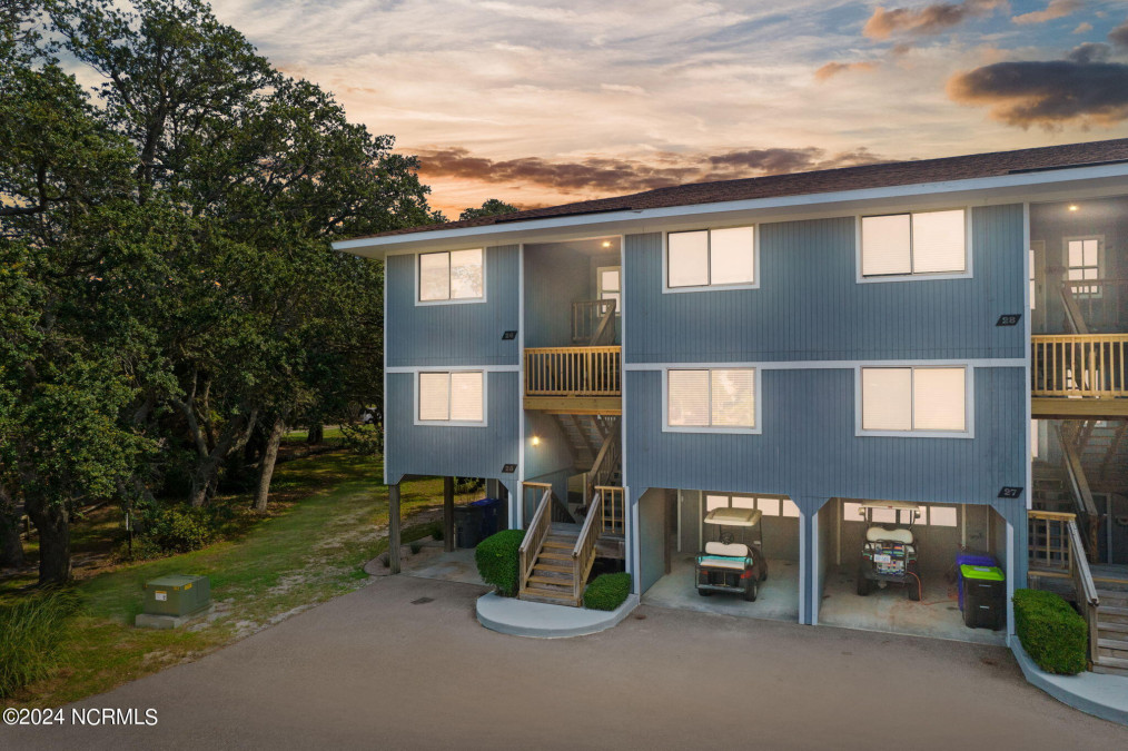 25 Bunker Ct Caswell Beach, NC 28465