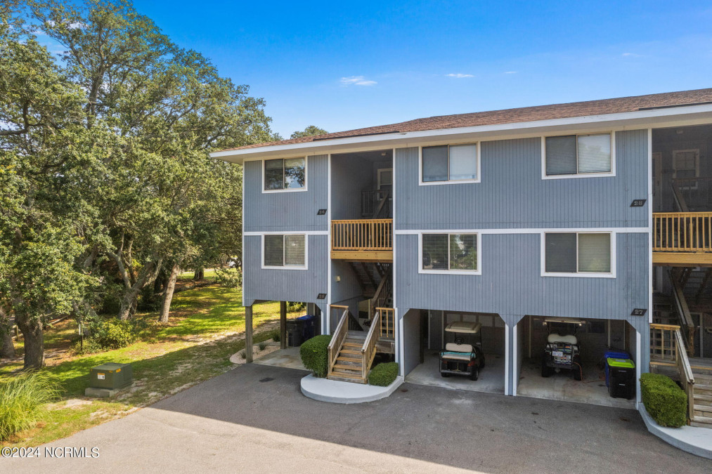 25 Bunker Ct Caswell Beach, NC 28465