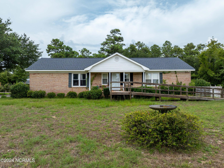 109 Inlet Ct Hampstead, NC 28443