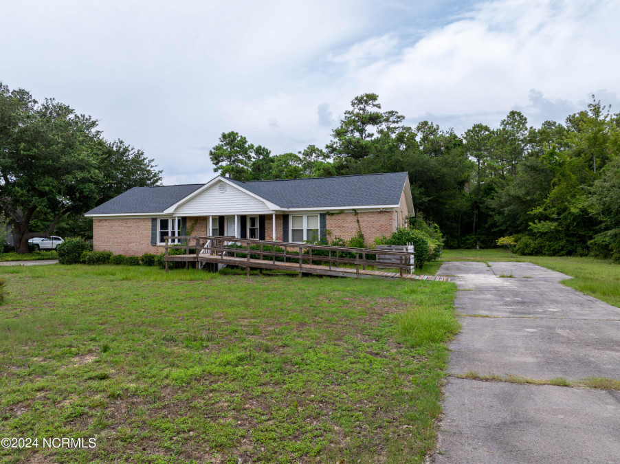 109 Inlet Ct Hampstead, NC 28443