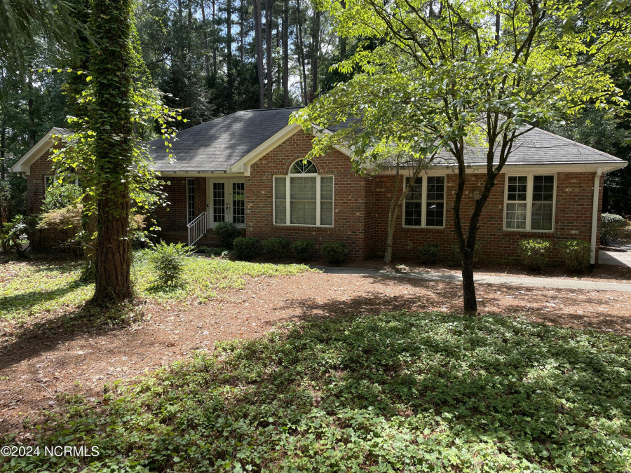 7 Cedar Ln Pinehurst, NC 28374