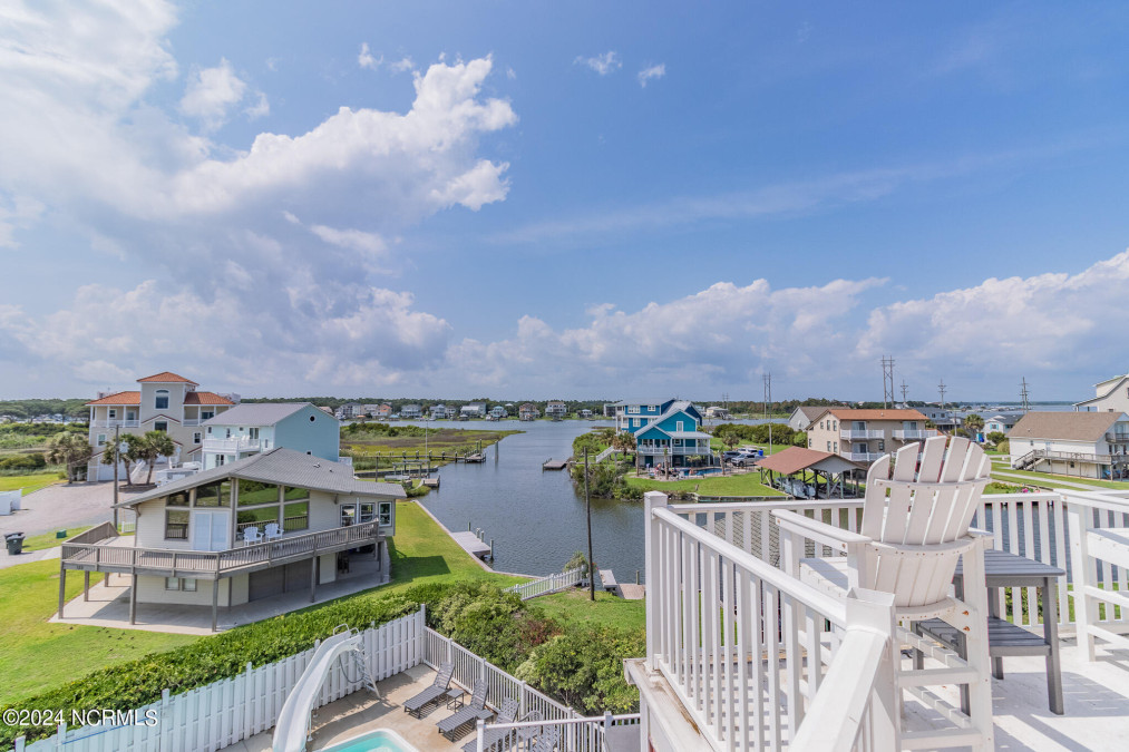 100 Bay Ct North Topsail Beach, NC 28460