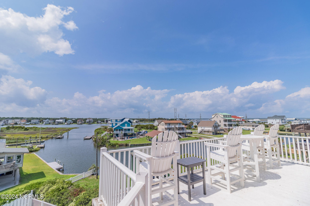 100 Bay Ct North Topsail Beach, NC 28460