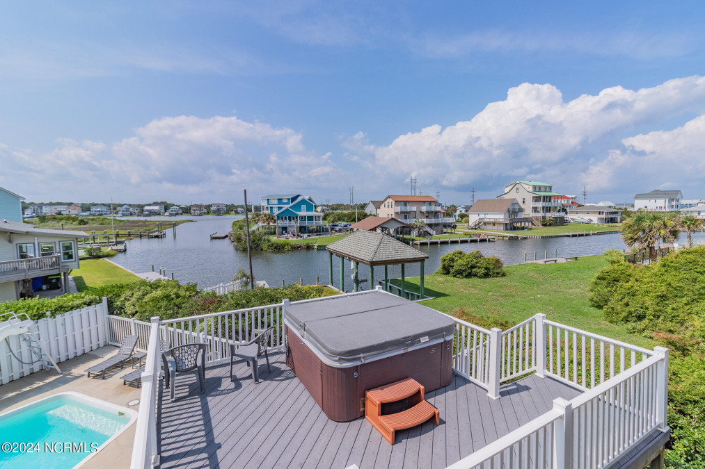 100 Bay Ct North Topsail Beach, NC 28460