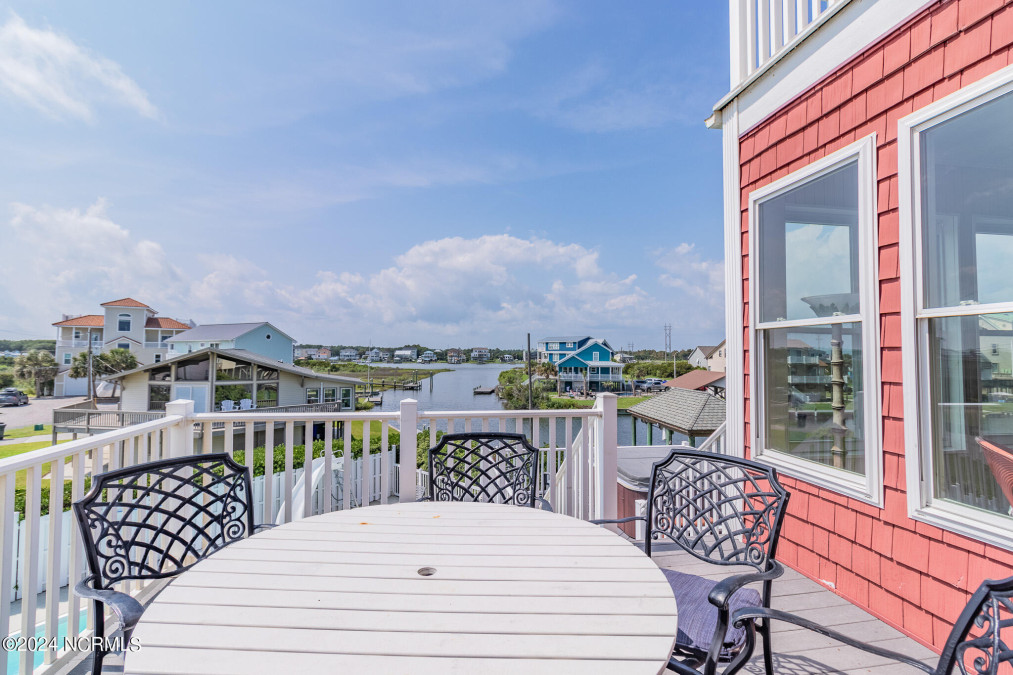 100 Bay Ct North Topsail Beach, NC 28460