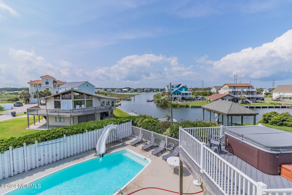 100 Bay Ct North Topsail Beach, NC 28460