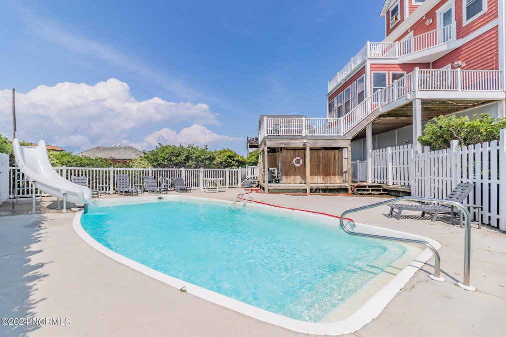 100 Bay Ct North Topsail Beach, NC 28460