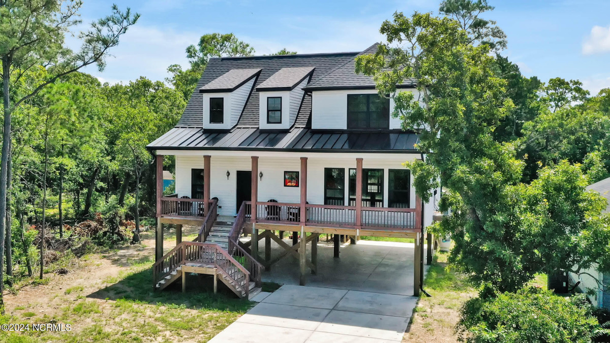 136 Middleton Ave Oak Island, NC 28465