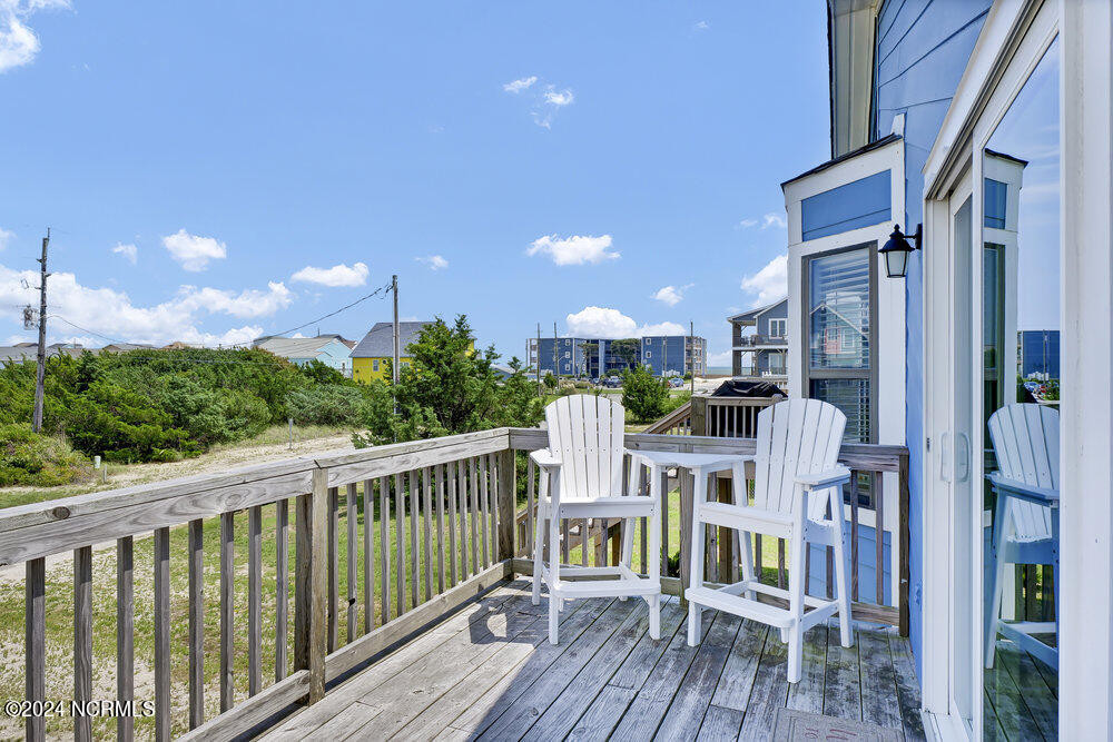 211 Coastal Dr North Topsail Beach, NC 28460