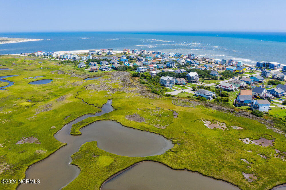 211 Coastal Dr North Topsail Beach, NC 28460