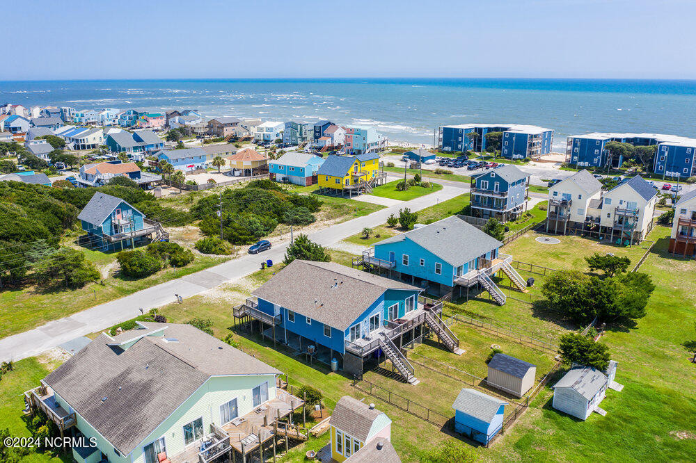 211 Coastal Dr North Topsail Beach, NC 28460