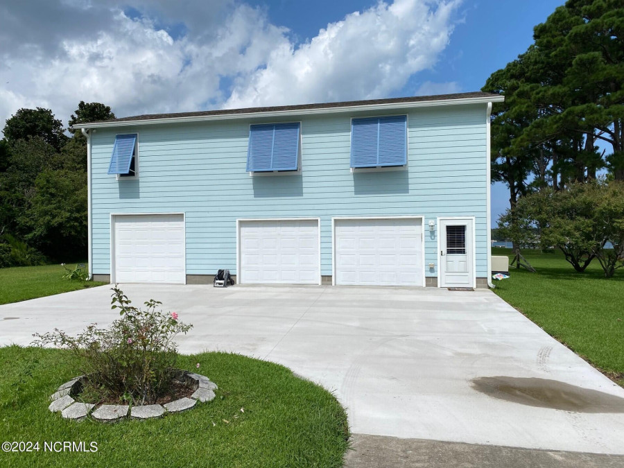 255 Sleepy Point Rd Gloucester, NC 28528