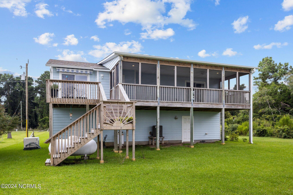 255 Sleepy Point Rd Gloucester, NC 28528